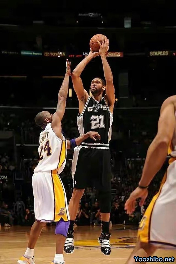蒂姆-邓肯:NBA75大巨星榜单上的<a href=/halkan/lanqiuzhibo/spurs/ target=_blank class=infotextkey>马刺</a>传奇