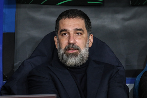 从球场到教练席仅900天！图兰沧桑巨变，球迷惊呼：这38岁像58！